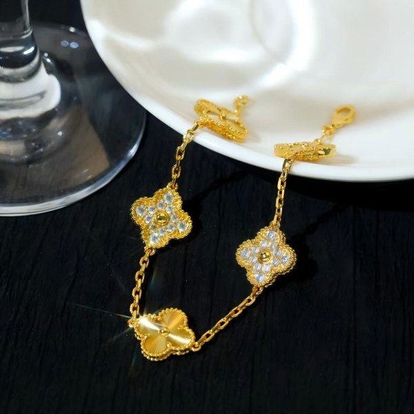 Four-leaf Clover Gold Half Diamond Bracelet Gold