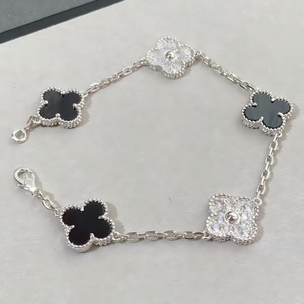 Four-leaf Clover Half Diamond Bracelet Silver Black