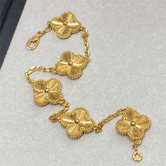 Van Cleef & Arpels bracelet gold laser-shaped