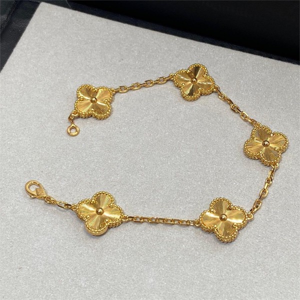 Van Cleef & Arpels bracelet gold laser-shaped