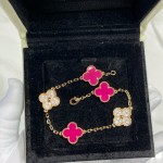 Four-leaf clover, rose red, interspersed with gold diamonds, five-flower bracelet.