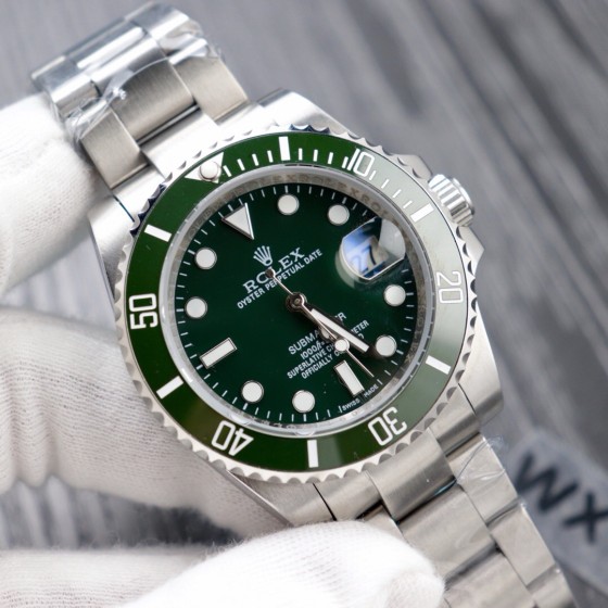 Rolex Submariner series, green dial, green bezel, 40mm, silver Oyster bracelet.