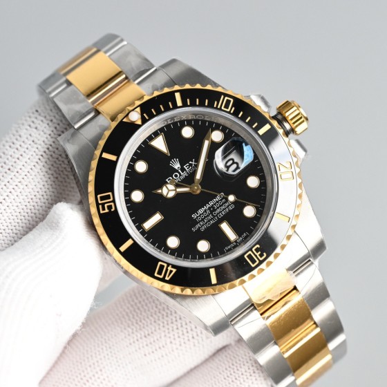 Rolex Submariner series, black dial, black bezel, 40mm, silver and gold Oyster bracelet.