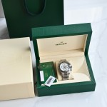 Rolex Daytona series, white dial, black bezel, silver case, 40mm, silver Oyster bracelet.