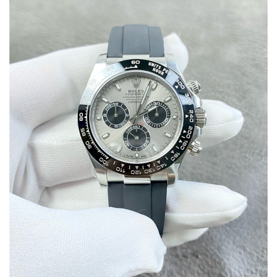Rolex Daytona series, silver dial, black bezel, silver case, 40mm, rubber strap.
