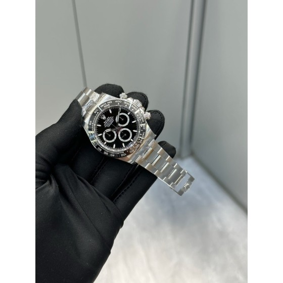 Rolex Daytona series, black dial, black bezel, silver case, 40mm, silver Oyster bracelet.