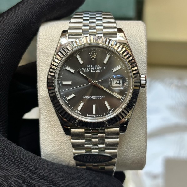 Log series men's watch, gray dial, silver bezel, 41mm, silver five-link bracelet.