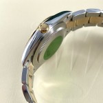 Log Series men's and women's watches, white dial, gold bezel, 41mm, two-tone Oyster bracelet.
