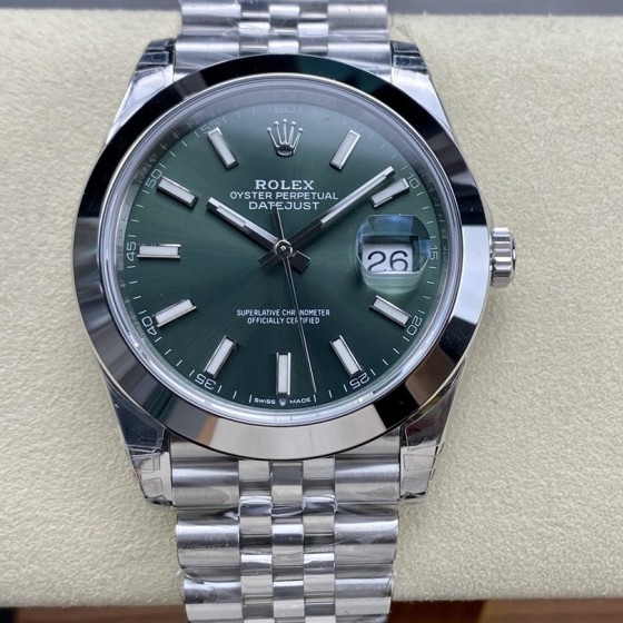 Log Series men's watch, green dial, silver bezel, 41mm, silver five-link bracelet.