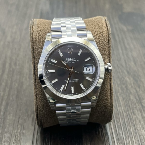 Datejust series men's watch, dark gray dial, silver bezel, 41mm, silver five-link bracelet.