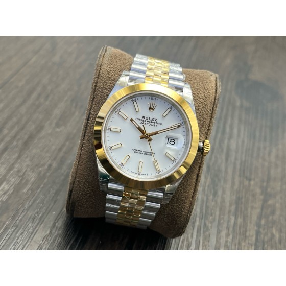 Log series men's watch, white dial, gold bezel, 41mm, two-tone five-link bracelet.