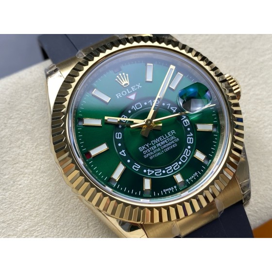 Navigator series men's watch, green dial, gold bezel, 42mm, rubber strap.