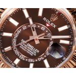 Navigator series men's watch, brown dial, rose gold bezel, 42mm, rose gold Oyster bracelet.