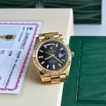Sunday calendar series men's watch, black dial, gold bezel, 40mm, gold President-style bracelet.