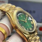 Sunday Calendar series men's watch with gradient green dial, gold bezel, 40mm case, and gold President-style bracelet.