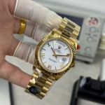 Sunday Calendar series men's and women's watches, white dial, gold bezel, 36mm and 40mm sizes, gold President-style bracelet.