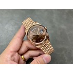 Sunday date display series men's watch, chocolate dial, rose gold bezel, 40mm, rose gold President-style bracelet.