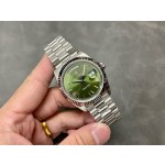 星期日历型系列男表橄榄绿色表盘 银色外圈 40mm 银色元首型表带