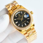 Sunday calendar series men's watch, bright black dial, gold bezel, 40mm, gold President-style bracelet.