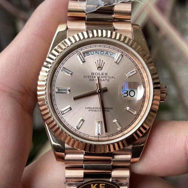 Sunday calendar series men's watch, rose gold dial, rose gold bezel, 40mm, rose gold President-style bracelet.