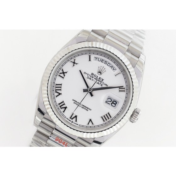 Sunday calendar series men's watch, white dial, silver bezel, 40mm, silver President-style bracelet.
