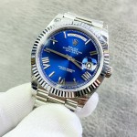 Sunday calendar series men's watch, blue dial, silver bezel, 40mm, silver President-style bracelet.