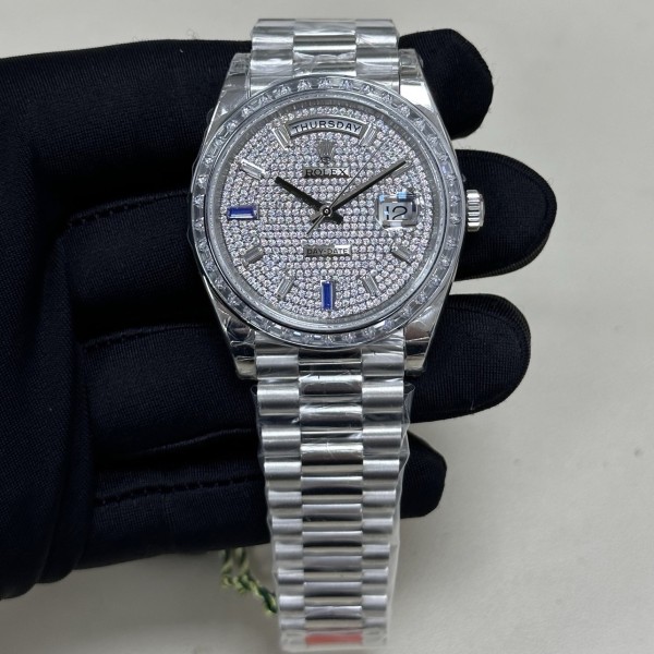 Sunday calendar series men's watch with full diamond dial and diamond-set bezel, 41mm, silver President-style bracelet.