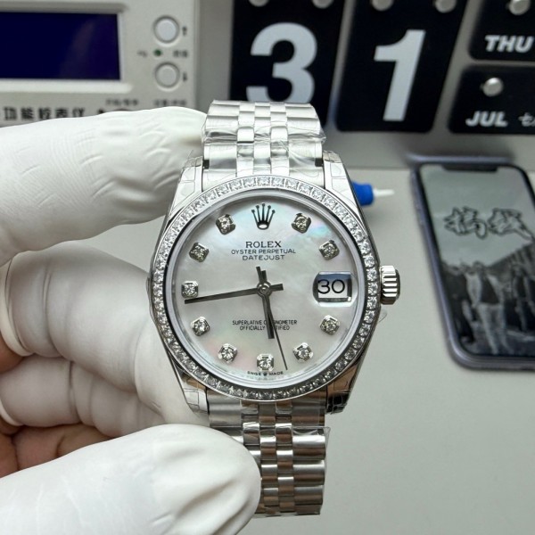 Datejust series white mother-of-pearl dial with diamonds, 31mm, silver strap