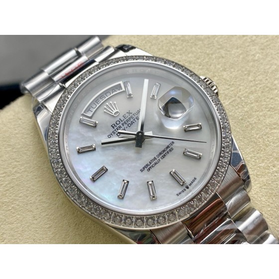 Sunday calendar series women's watch, mother-of-pearl dial, diamond-set bezel, 36mm, silver President-style bracelet.