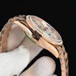Sunday calendar series men's watch, mother-of-pearl dial, diamond-set bezel, 40mm, rose gold President-style bracelet.