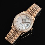 Sunday calendar series men's watch, mother-of-pearl dial, diamond-set bezel, 40mm, rose gold President-style bracelet.
