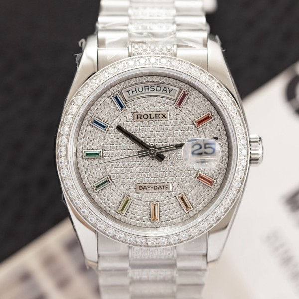Sunday Calendar series women's watch, full diamond dial, diamond-set bezel, 36mm, with diamond-set silver President-style bracelet.