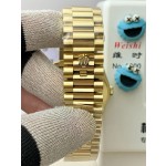 Sunday calendar series men's watch, black dial, gold bezel, 40mm, gold President-style bracelet.
