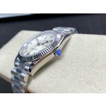 Sunday calendar series men's watch, white dial, silver bezel, 40mm, silver President-style bracelet.