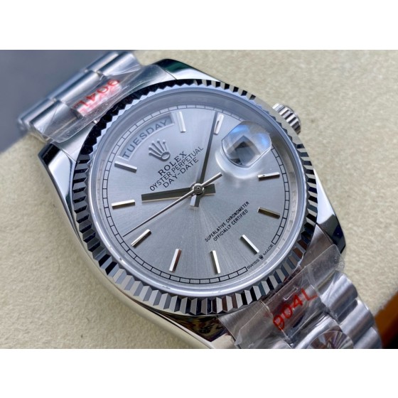 Sunday date display series women's watch, silver dial, silver bezel, 36mm, silver President-style bracelet.