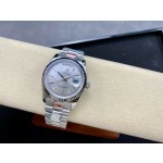 星期日历型系列女表银色表盘 银色外圈 36mm 银色元首型表带