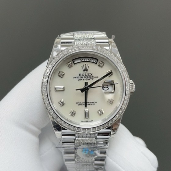 Sunday Calendar series women's watch, off-white dial, diamond-set bezel, 36mm, diamond-set silver President-style bracelet.