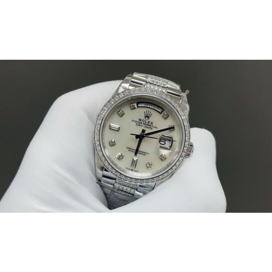 Sunday Calendar series women's watch, off-white dial, diamond-set bezel, 36mm, diamond-set silver President-style bracelet.
