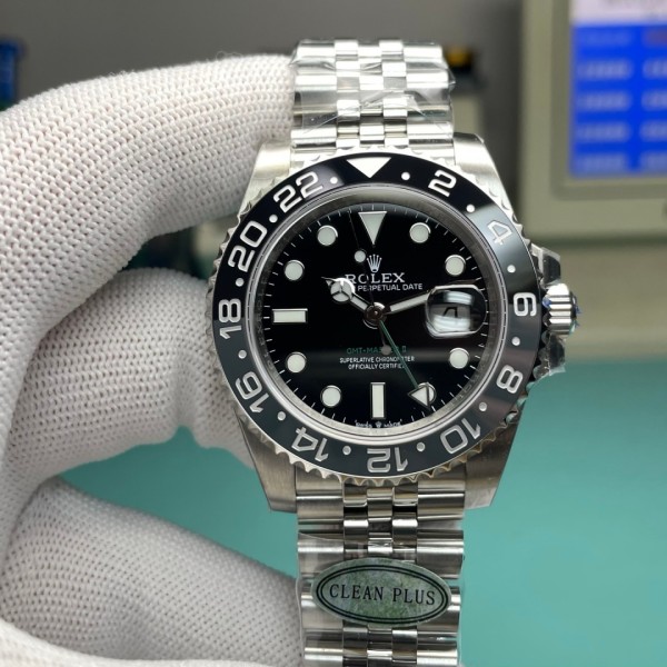 Greenwich series, black dial, black and gray bezel, 40 mm, silver five-link bracelet.