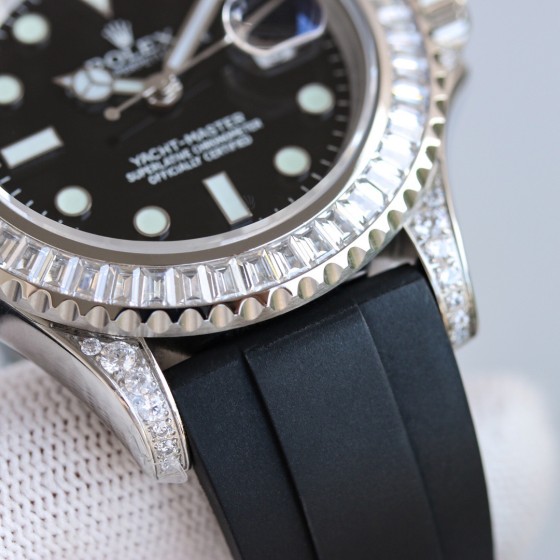 Yacht-Master series, black dial, diamond-set bezel, 40 mm, rubber strap.