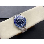 Greenwich series, blue dial, blue bezel, 40 mm, silver five-link bracelet.