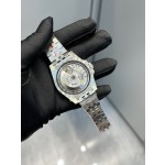 Greenwich series, black dial, black and green bezel, 40 mm, silver five-link bracelet.