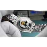 Greenwich series, black dial, black and gray bezel, 40 mm, silver five-link bracelet.