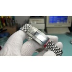 Greenwich series, black dial, black and gray bezel, 40 mm, silver five-link bracelet.