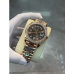 星期日历型系列男表咖啡色表盘 带钻外圈 40mm 玫瑰金色元首型表带