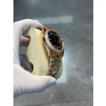 星期日历型系列男表咖啡色表盘 带钻外圈 40mm 玫瑰金色元首型表带