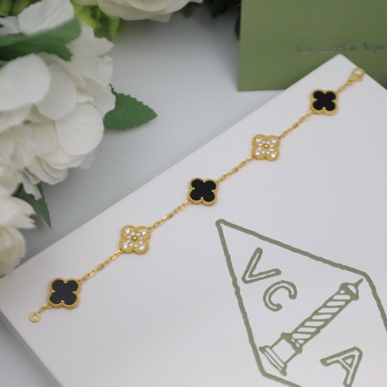 Four-leaf clover gold-plated black bracelet