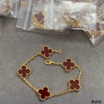 四叶草红色玉髓金手链