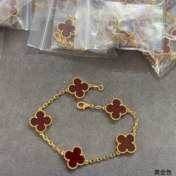 四叶草红色玉髓金手链