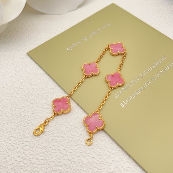 Four-leaf clover pink mother-of-pearl and gold bracelet